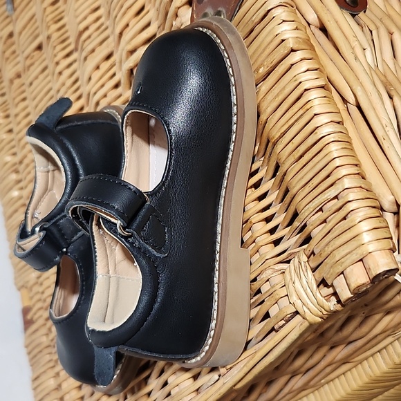 Black Mary Jane Heart Cut Out Detail Girls Toddler Dress Shoe 5.5 - Picture 6 of 16